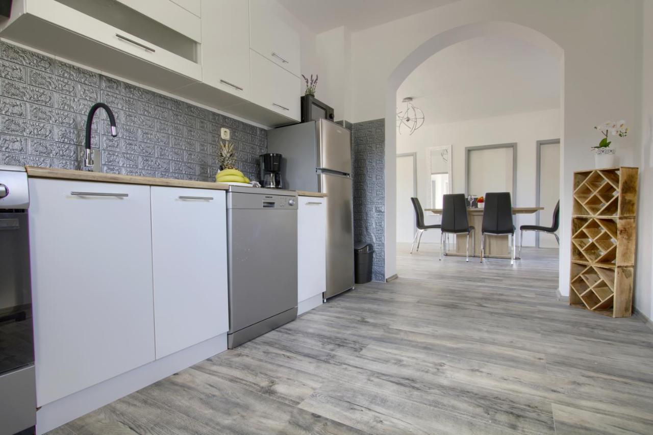 Apartments Villa Mihaela Banj Exterior photo
